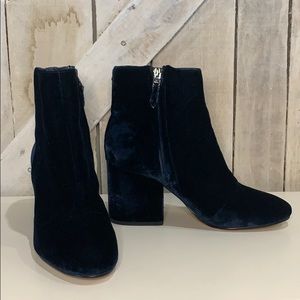 Sam Edelman Taye Blue Velvet Booties, 8.5 M